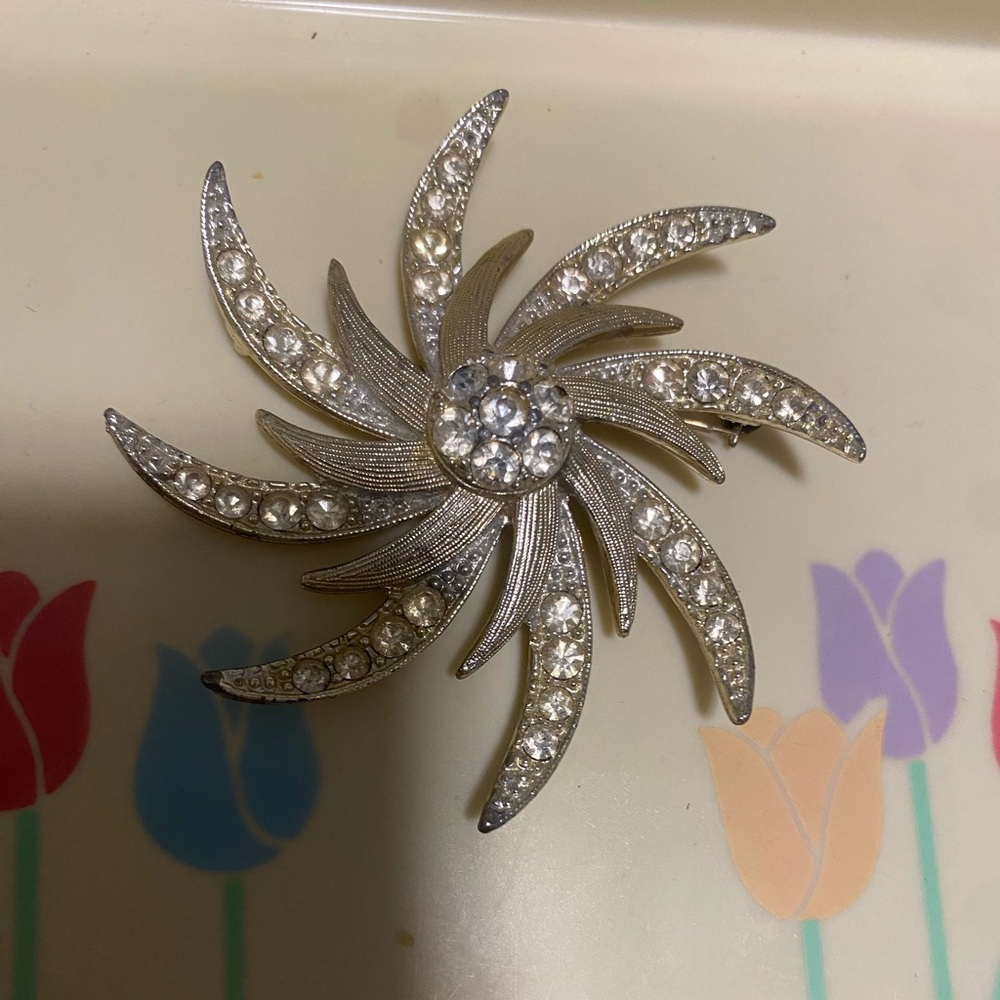 Sarah Coventry Silver and White Brooch